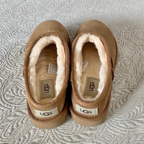 UGG Classic Slipper - Picture 7 of 9